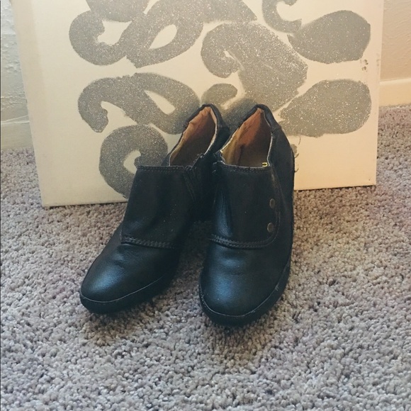 Clogs - Picture 1 of 3